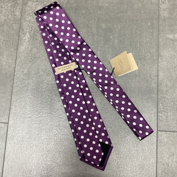 Authentic BNWT Burberry Tie - Picture 3 of 3